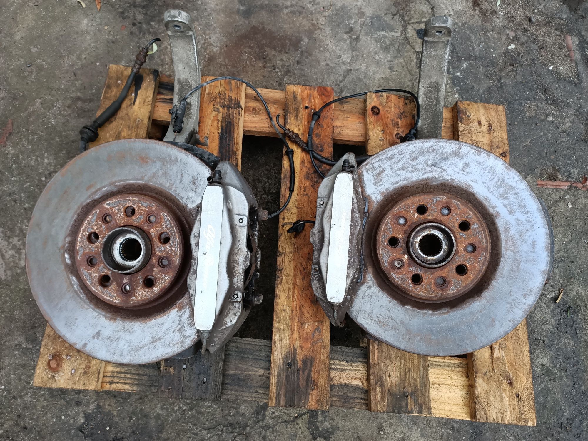 Zaciski hamulcowe przód Duże brembo 330 mm SWAP zwrotice Alfa 159 Brer
