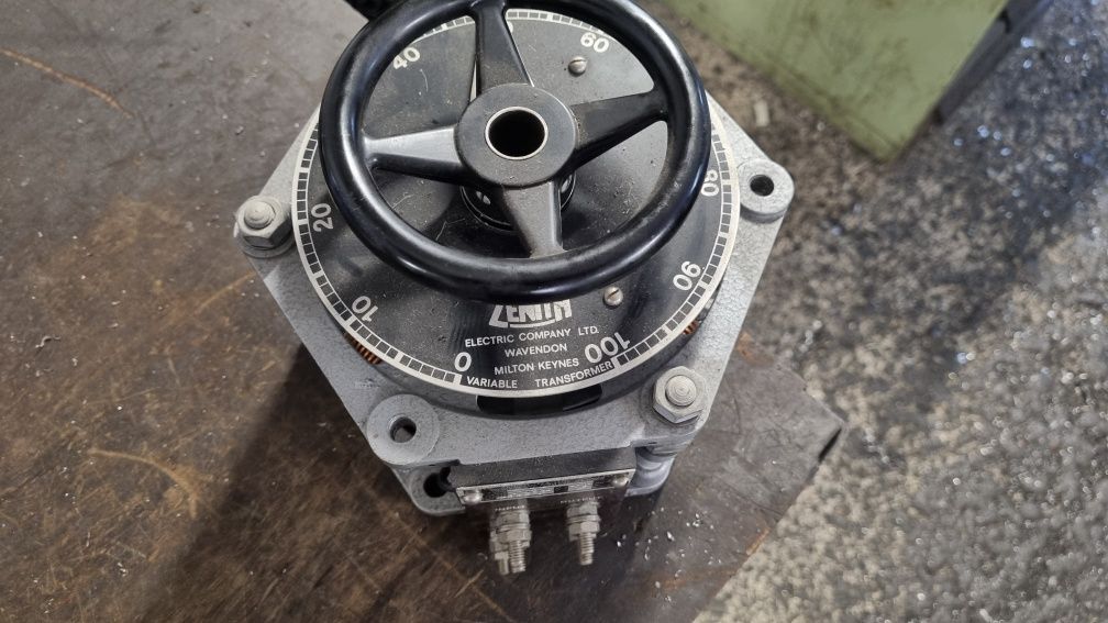 Transformator regulowany Zenith 115v 2kVA