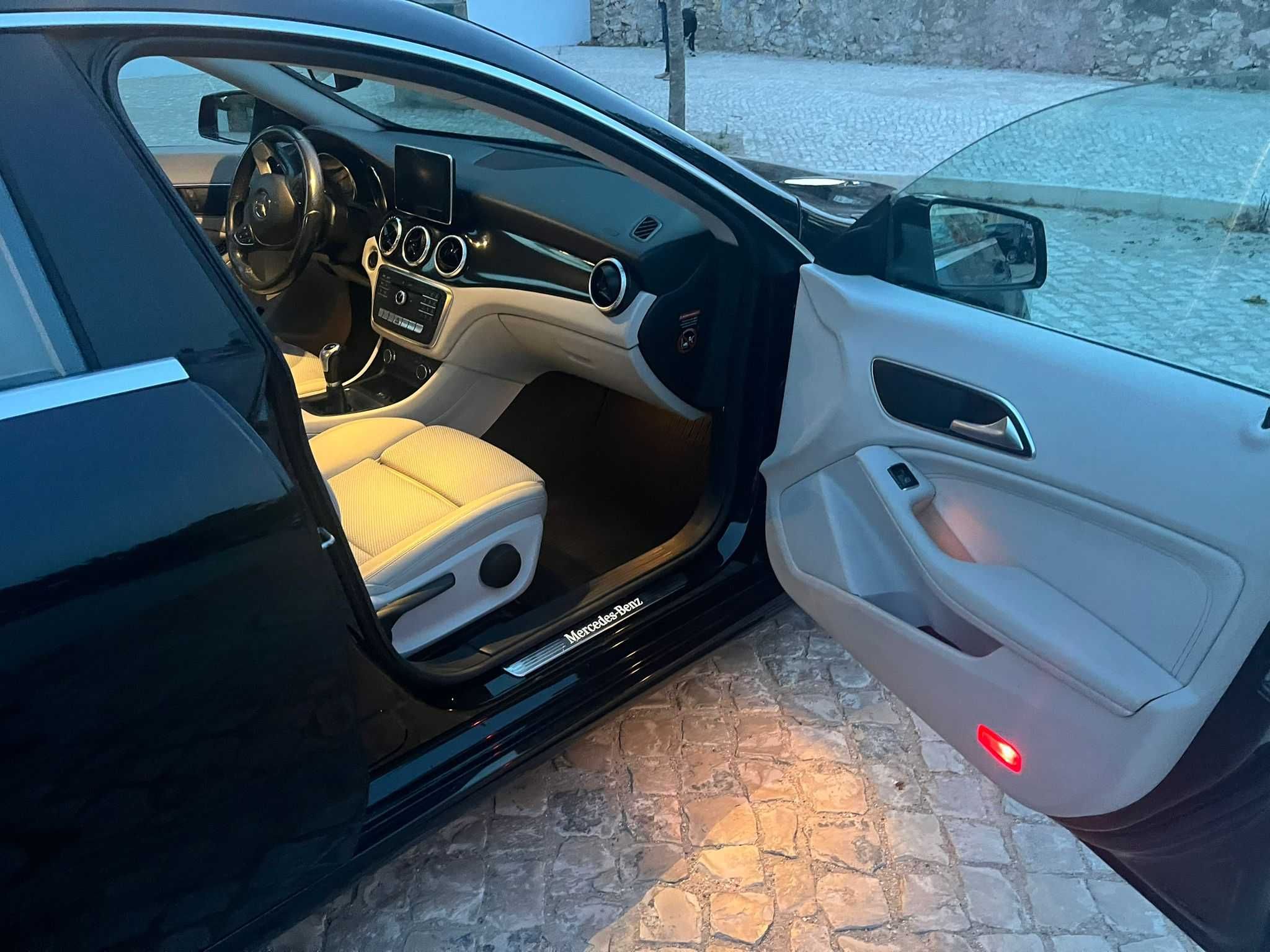 Mercedes-Benz CLA 180d