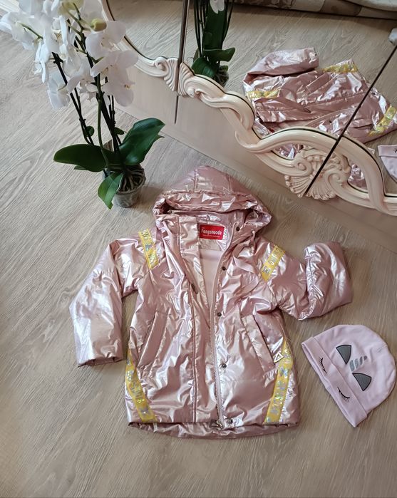 Куртка курточка на дівчинку 122-128 , шапка в подарунок