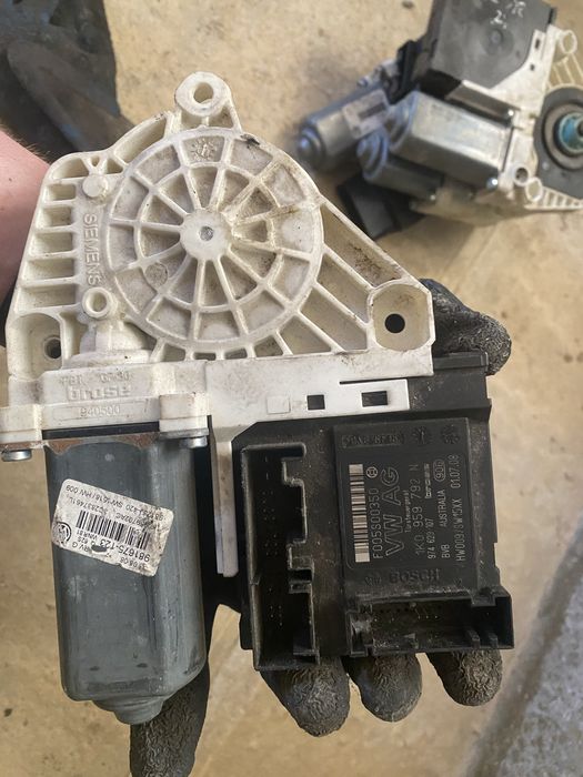 Моторчик склопідйомника VAG B6, B7, CC, Golf6