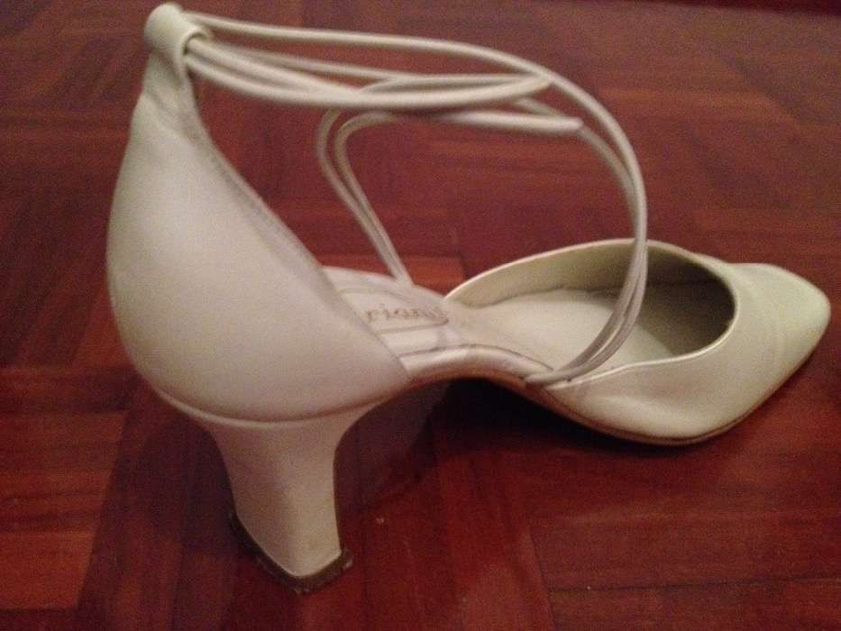 Sapatos noiva n. 39 (oferta de cestinho alianças)