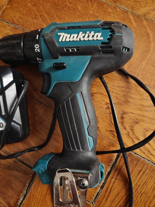 Шуруповерт Makita df333d