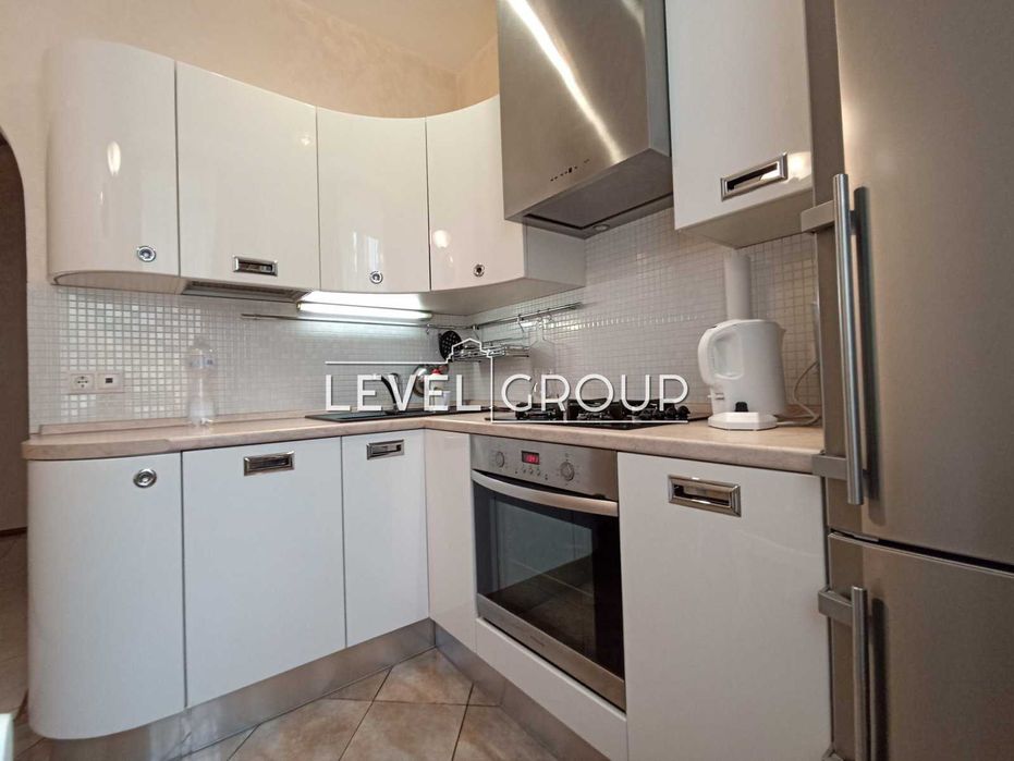 3 кім сталінка на Печерську вул Князів Острозьких (Московська) 37/2