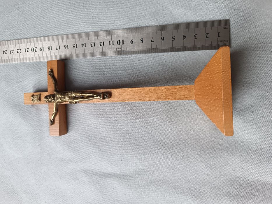 Krzyżyk drewniany stojący