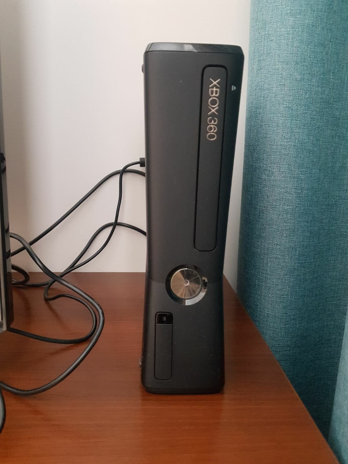 XBOX 360+KINECKT +11игр