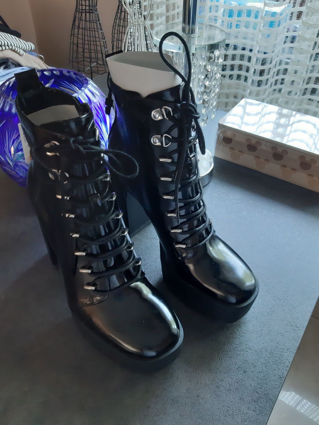 Botki Zara 38 trapery czarne lakierowane kolekcja boho buciki zima