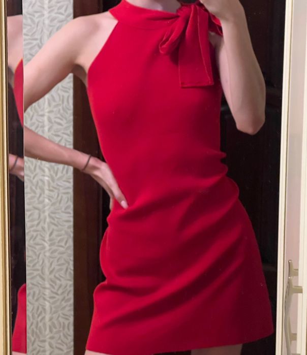 Красное яркое  платье