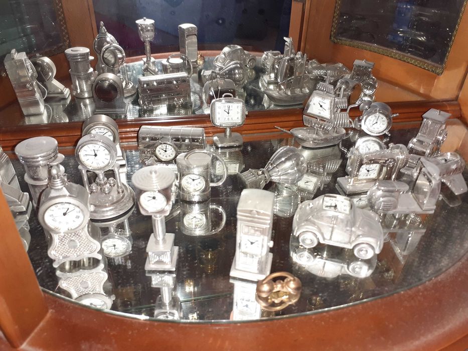 Movel  vitrine  em cerejeira