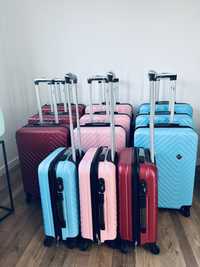 Nowa walizka srednia L/ bagaz do 20 kg/ walizki