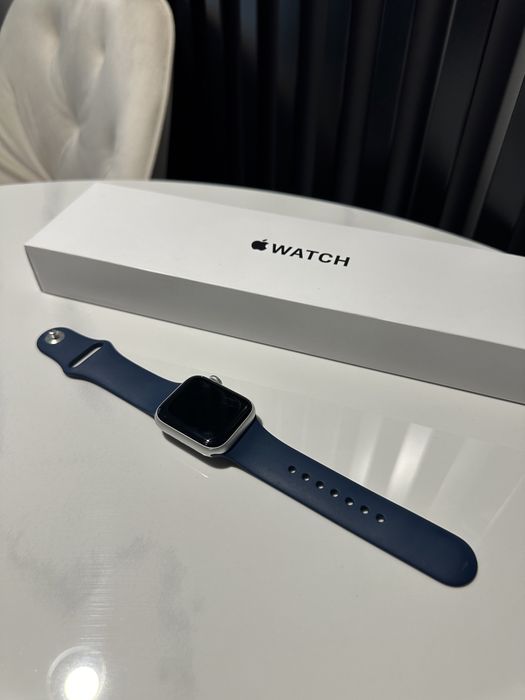 Apple Watch SE 40mm, kolor srebrny