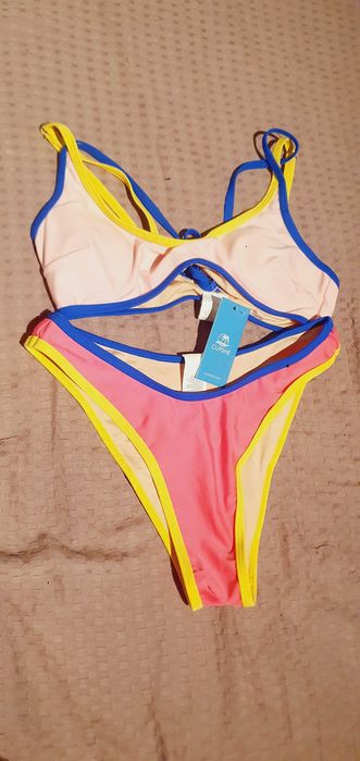 Fato de banho  disponível