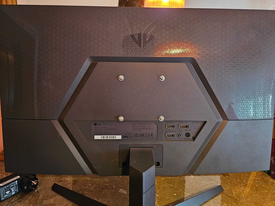 Monitor Gaming LG Ultragear 24'' FHD 180Hz FreeSync