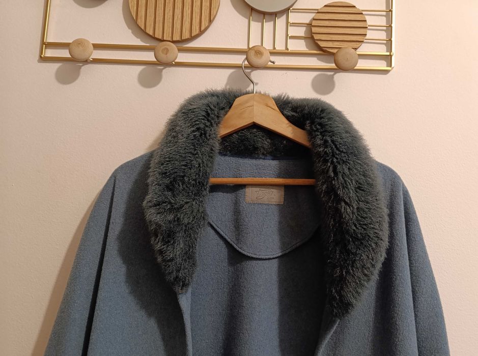Capa Azul  Pura Lã Virgem Woolmark e Cachemira, gola pelo do S ao XXL