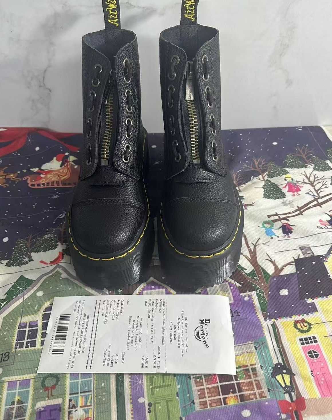 Dr. Martens-Black-R40