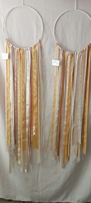 Łapacze snów ze wstążkami do pokoju dziewczynki