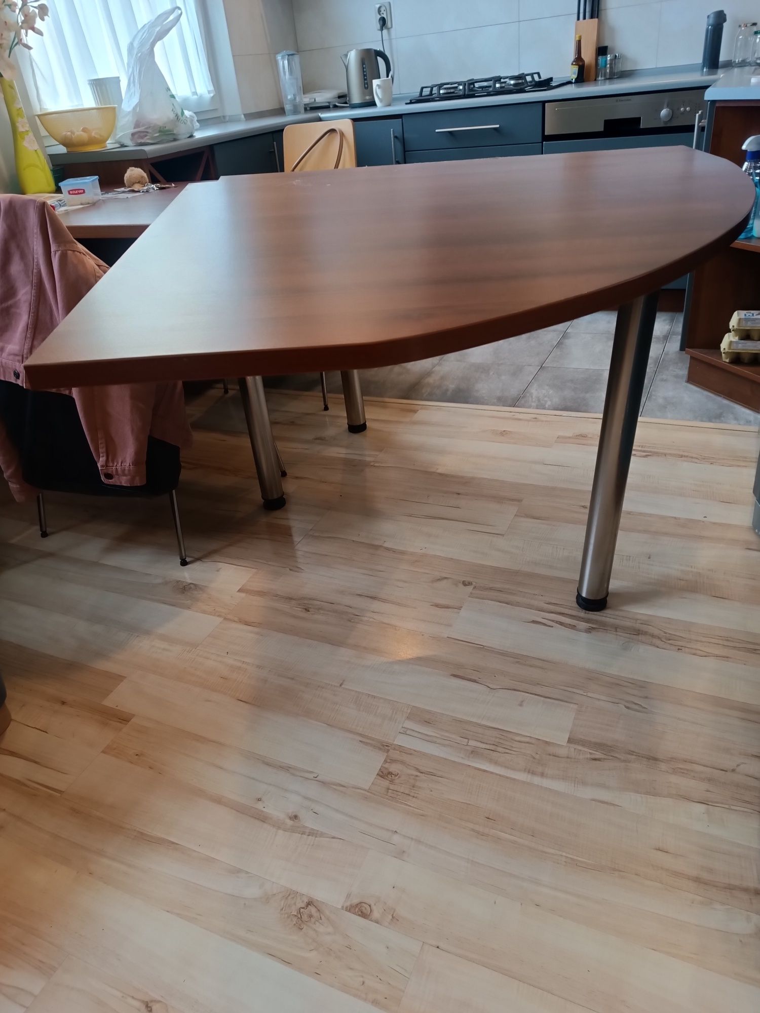 Stół narożny biurko  na metalowej nóżce