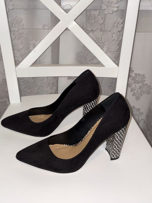 Жіночі туфлі замша чорні