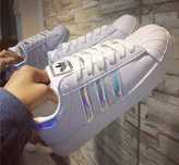 Adidas Superstar, c голограмными полосками
