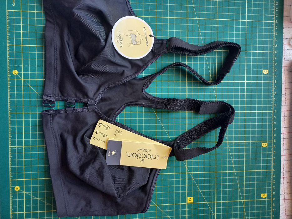 Бюст чорний TRIUMPH з застібкою попереду