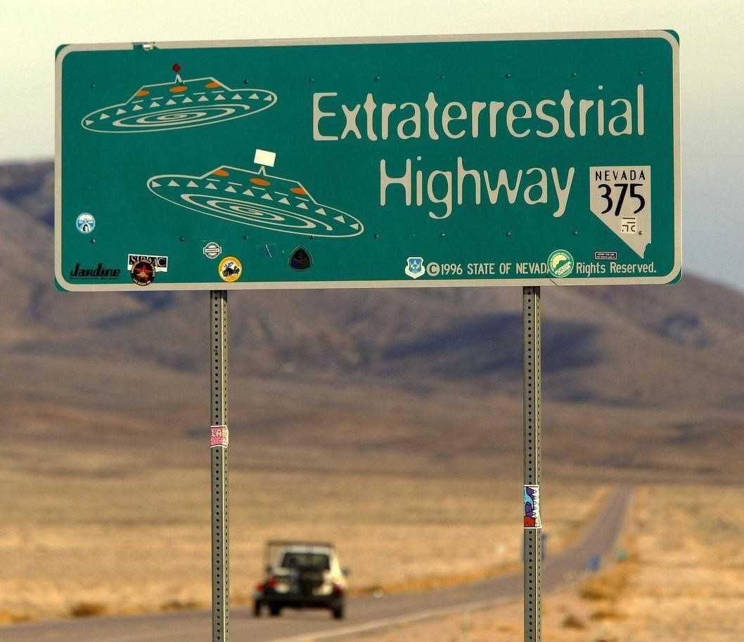 Szyld tablica blaszana znak  "Śladami UFO Nevada" USA