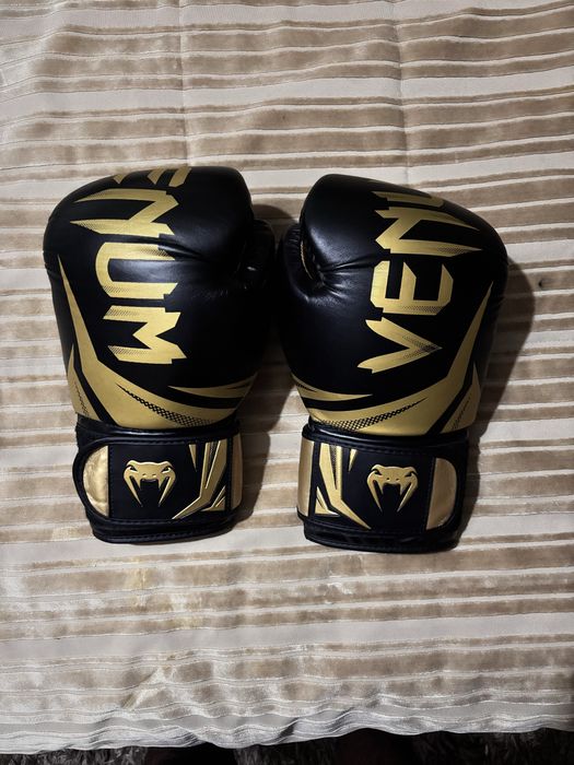 Luvas de Boxe Venum Challenger 3.0 Pretas e Douradas