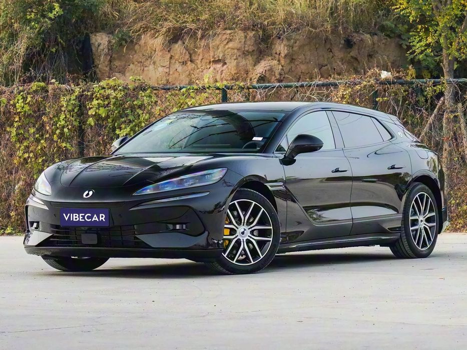 Denza Z9 GT 870KM Plug-in Hybrid, jak NOWY