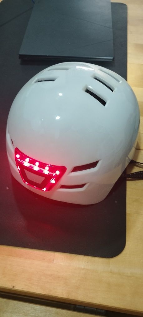 Capacete Bicicleta/trotineta com iluminação traseira e frontal