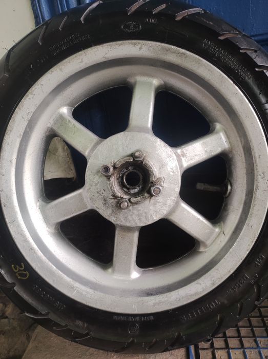 Колеса р12 (120/70) скутер. Вісь 12 мм