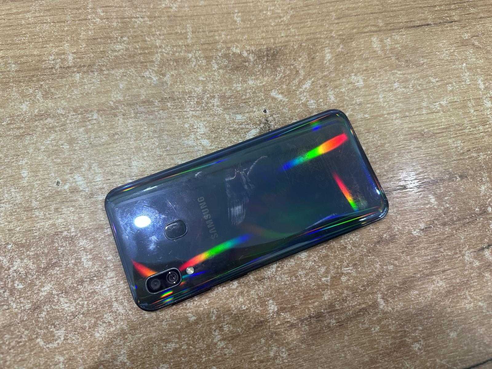 Telefon SAMSUNG A40 ładowarka