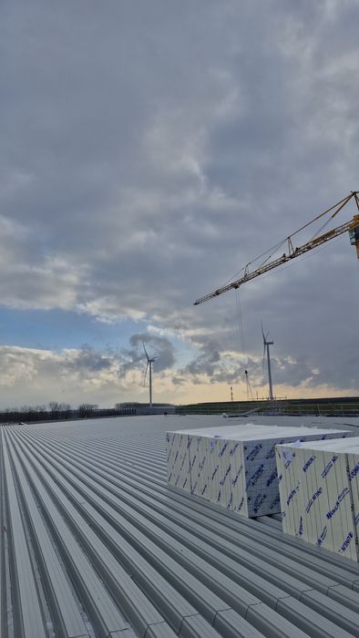 Montaż hydroizolacji membraną PVC, TPO, EPDM na dachu płaskim