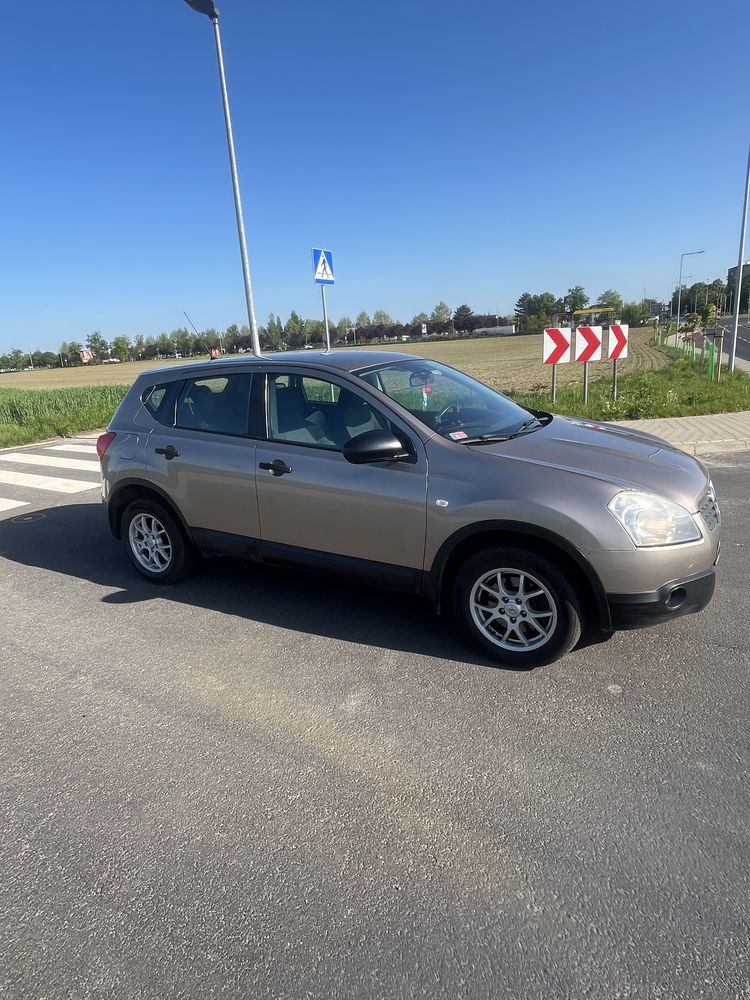 Nissan z rocznym LPG 2,0