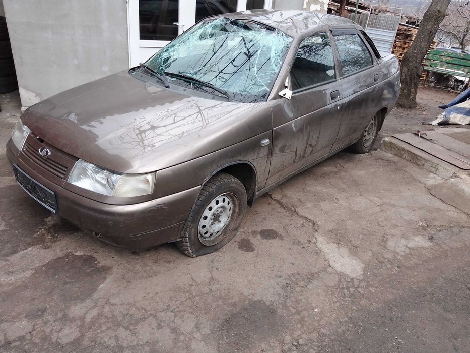 Розбираю ваз 2110 Богдан.1.6 16 клапана