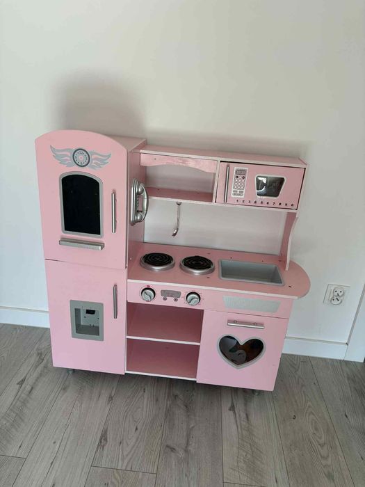 Kuchnia drewniana dla dziewczynki