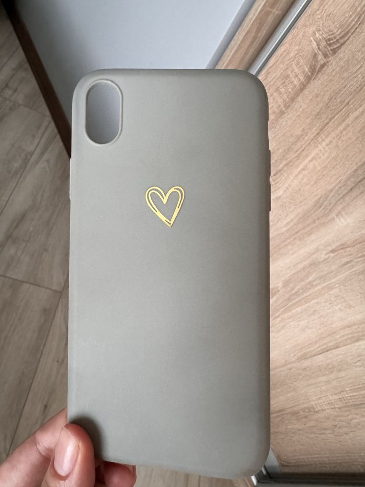 Чохли на Iphone XR