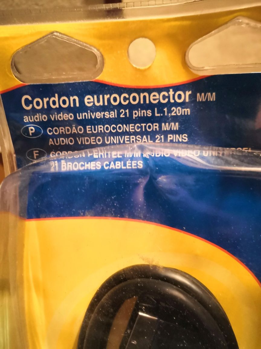 Cabo scart euroconector, universal, novo, ainda na caixa.