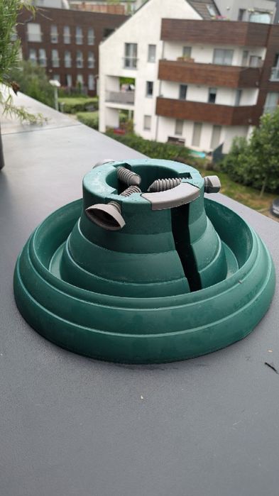 Stojak na choinkę plastikowy 30 cm. Sylwester