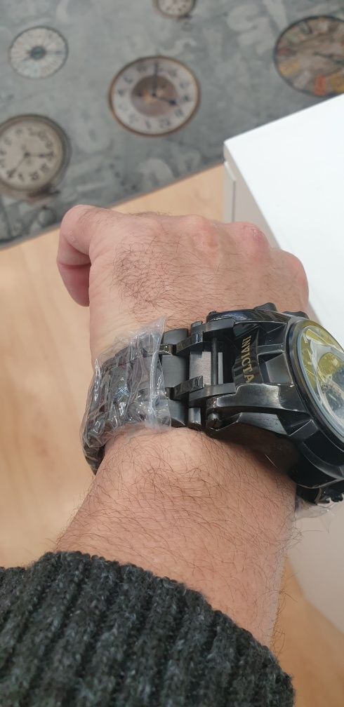 Invicta zeus magnum black