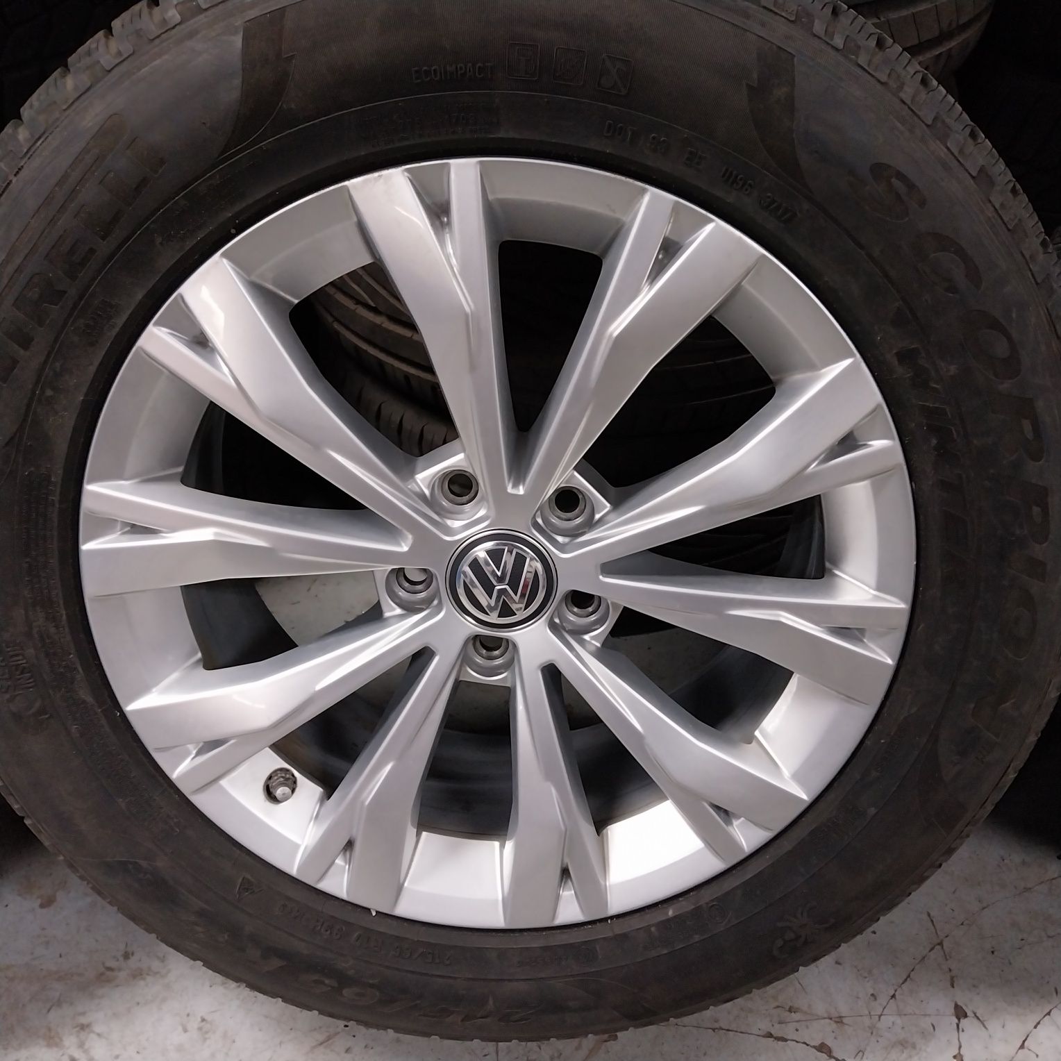 Całe Koła Zimowe VW Tiguan R17 5x112 7J ET 40