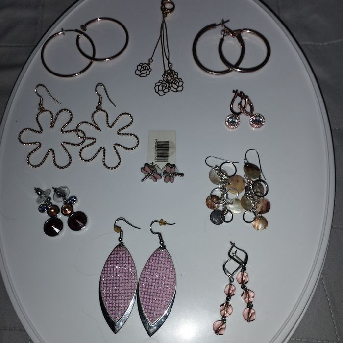 Біжутерія браслети сережки намиста