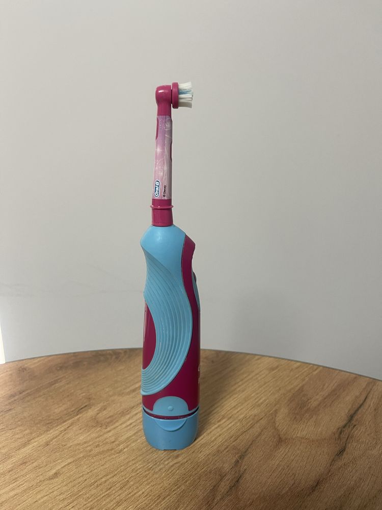 Oral b kids дитяча зубна щітка з таймером