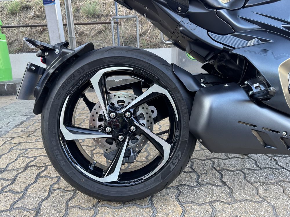 Mota 350cc sem detalhes 2023