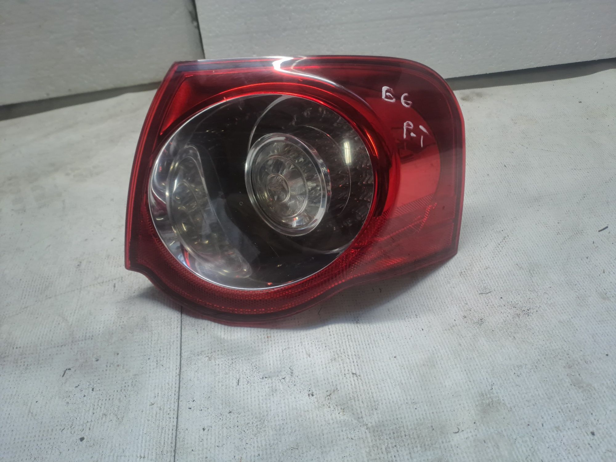 Lampa tylna tył prawa Vw Passat B6 05-10