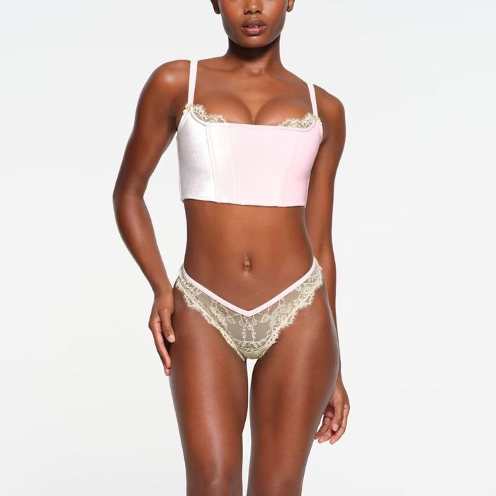 Новий корсет skims