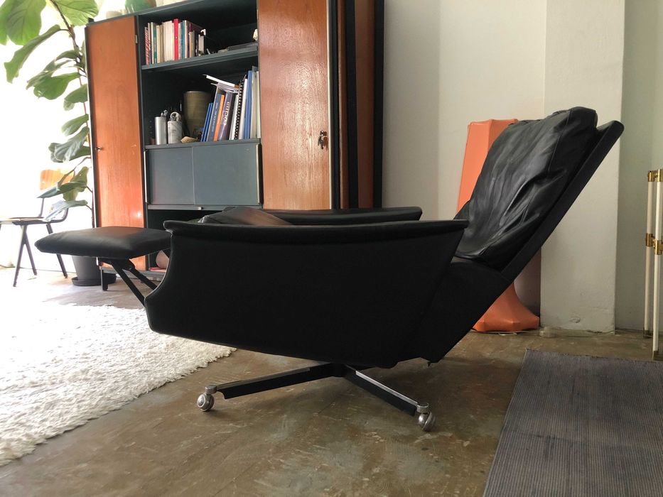 Cadeirão design Nórdico reclinável em couro preto