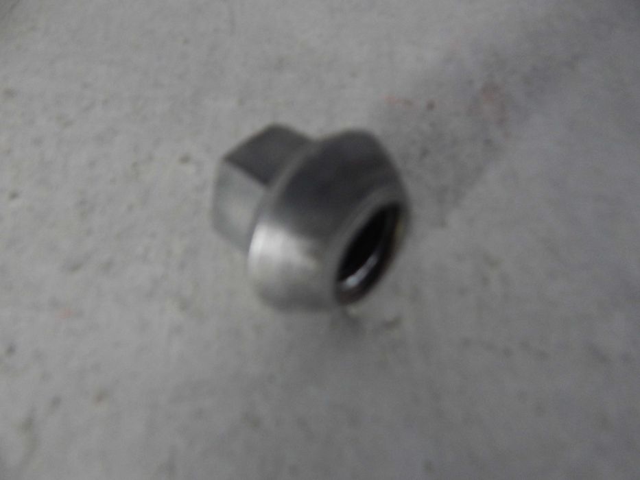 nakrętka nakrętki koła mercedes mb 100 20 sztuk