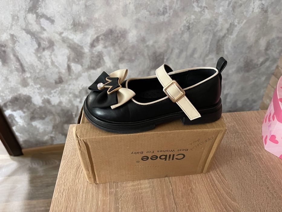 Туфлі для дівчинки