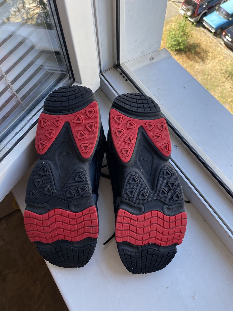 Чоловічі кросівки Adidas Ozmillen
