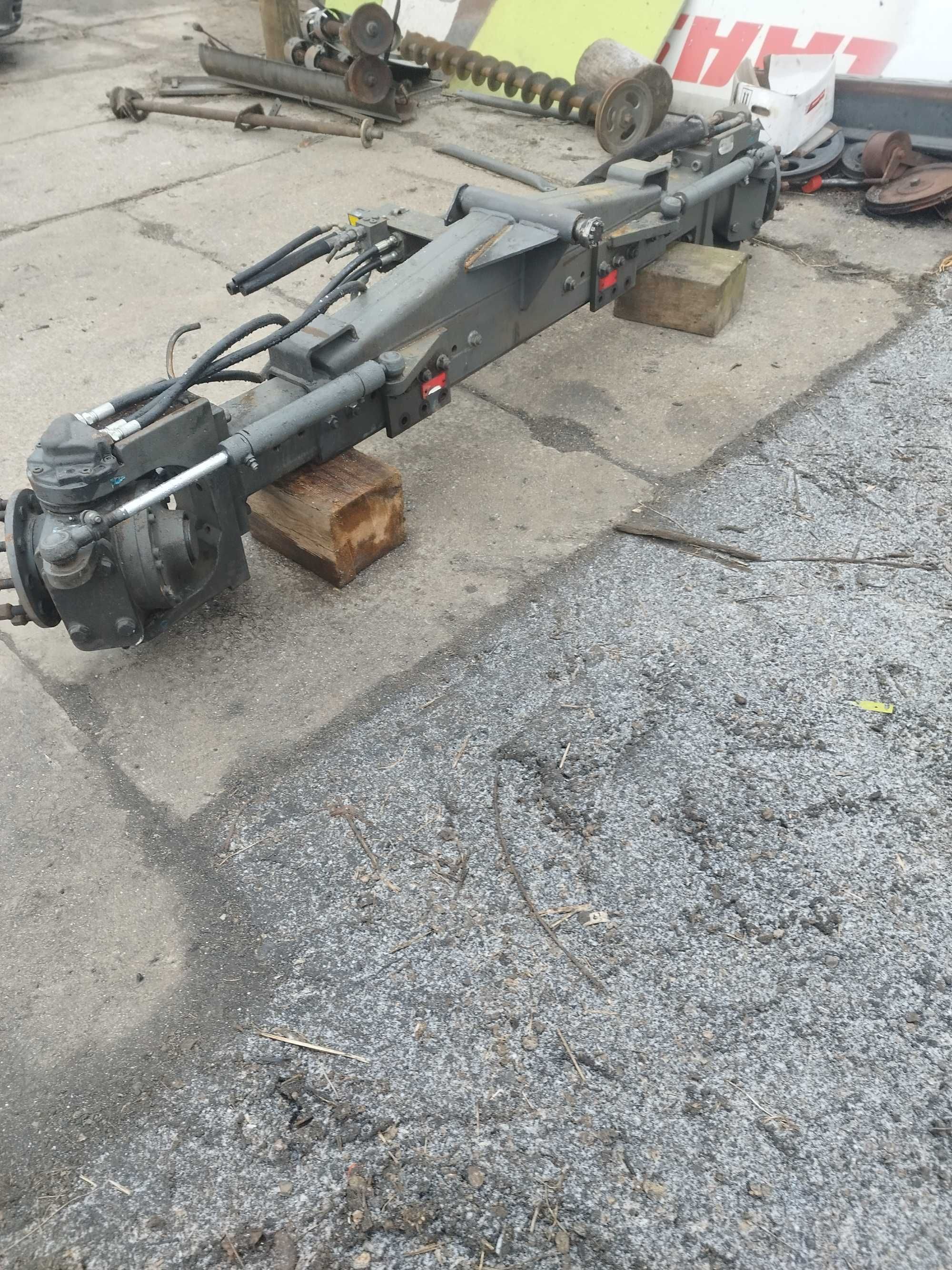 Oś tylna z napędem CLAAS Dominator MEGA 4x4 medion tukano  + 2 felgi