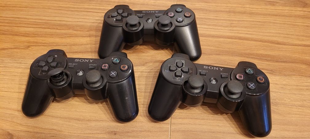 3 pady dualshock 3 do PS3 - 2 po 60 zł, 1 w gorszym stanie 50